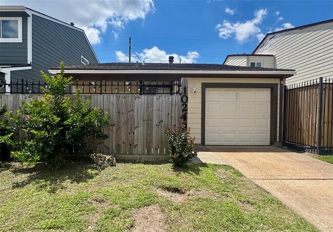 property at 10249 Colony Ct
