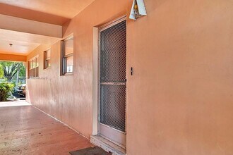 19000 NE 3rd Ct in Miami, FL - Building Photo - Building Photo