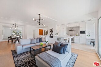 838 N Doheny Dr in West Hollywood, CA - Foto de edificio - Building Photo
