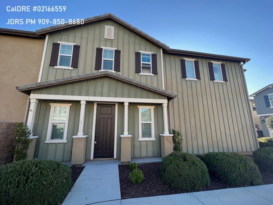 2061 Journal Privado in Ontario, CA - Building Photo