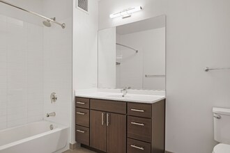 112 W Superior St in Chicago, IL - Foto de edificio - Building Photo