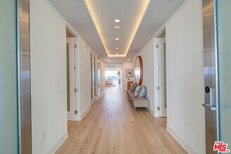 17325 Castellammare Dr in Los Angeles, CA - Building Photo - Building Photo