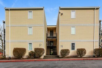 13011 E Gibson Rd in Everett, WA - Building Photo - Building Photo