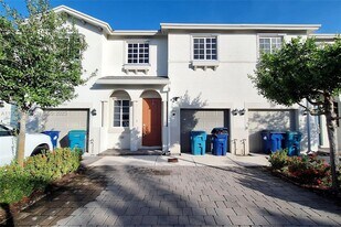 1363 NW 208th Terrace in Miami Gardens, FL - Building Photo