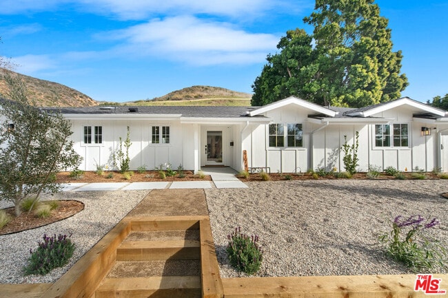 6174 Paseo Cyn Dr in Malibu, CA - Building Photo - Building Photo