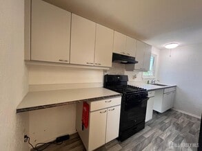 14 Barkalow St in South Amboy, NJ - Building Photo - Building Photo