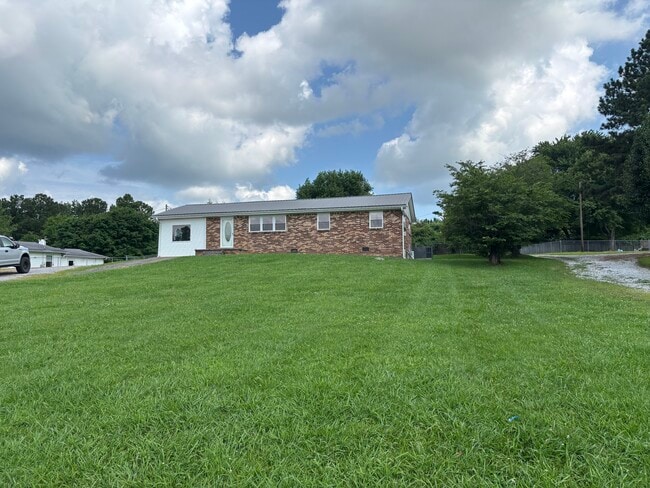 1307 Allen Rd in Burns, TN - Building Photo - Building Photo