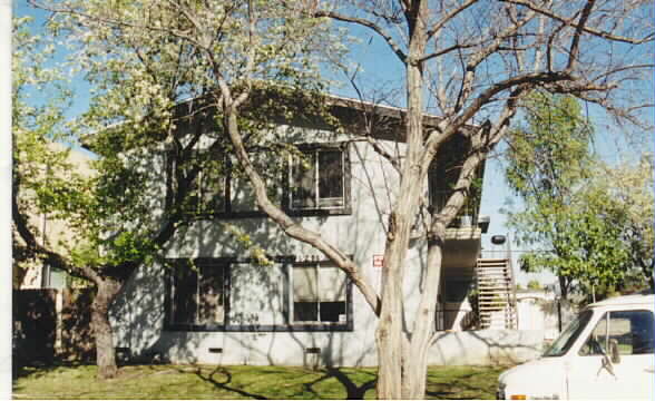 19419 Haynes St in Reseda, CA - Foto de edificio - Building Photo