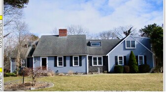 94 Country Club Dr, Unit Country Club in Yarmouth Port, MA - Building Photo