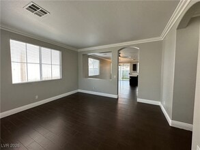 5648 Deer Run Ct in North Las Vegas, NV - Foto de edificio - Building Photo