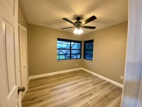 4941 Alder Dr in West Palm Beach, FL - Foto de edificio - Building Photo