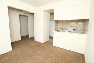 Arrowtree Apartments in Okemos, MI - Building Photo