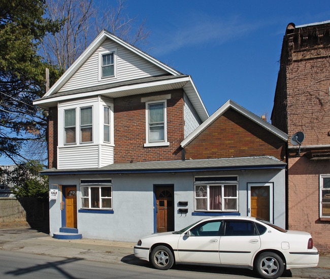 311 25th St in Watervliet, NY - Foto de edificio - Building Photo