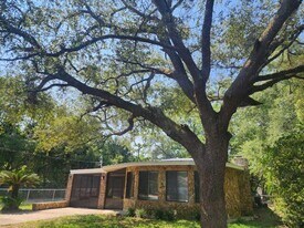 311 E Glen Ave in Valparaiso, FL - Building Photo