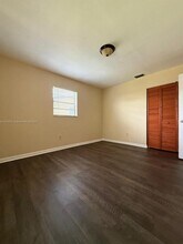 1902 SW 97th Ave in Miramar, FL - Building Photo - Building Photo