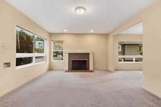 2114 Dexter Ave N in Seattle, WA - Building Photo - Building Photo