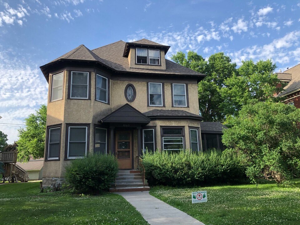 1863 Marshall Ave in St. Paul, MN - Building Photo