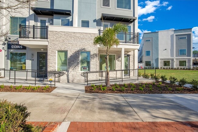 320 Center Lake Ln in Oviedo, FL - Building Photo - Building Photo