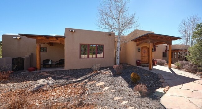 4 Bishops Dome Rd in Santa Fe, NM - Building Photo - Building Photo