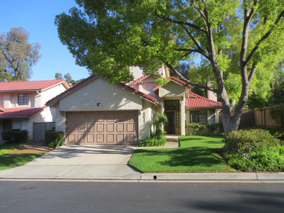 6817 Falconview Ln in Oak Park, CA - Building Photo