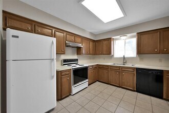 1603 Hazelwood St, Unit A in Conroe, TX - Building Photo - Building Photo