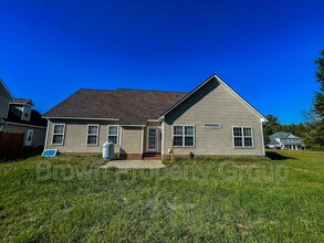 1516 Rough Rider Ln in Parkton, NC - Foto de edificio - Building Photo