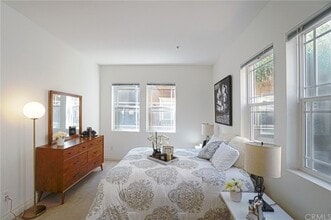 917 S New Hampshire Ave, Unit 315 in Los Angeles, CA - Foto de edificio - Building Photo