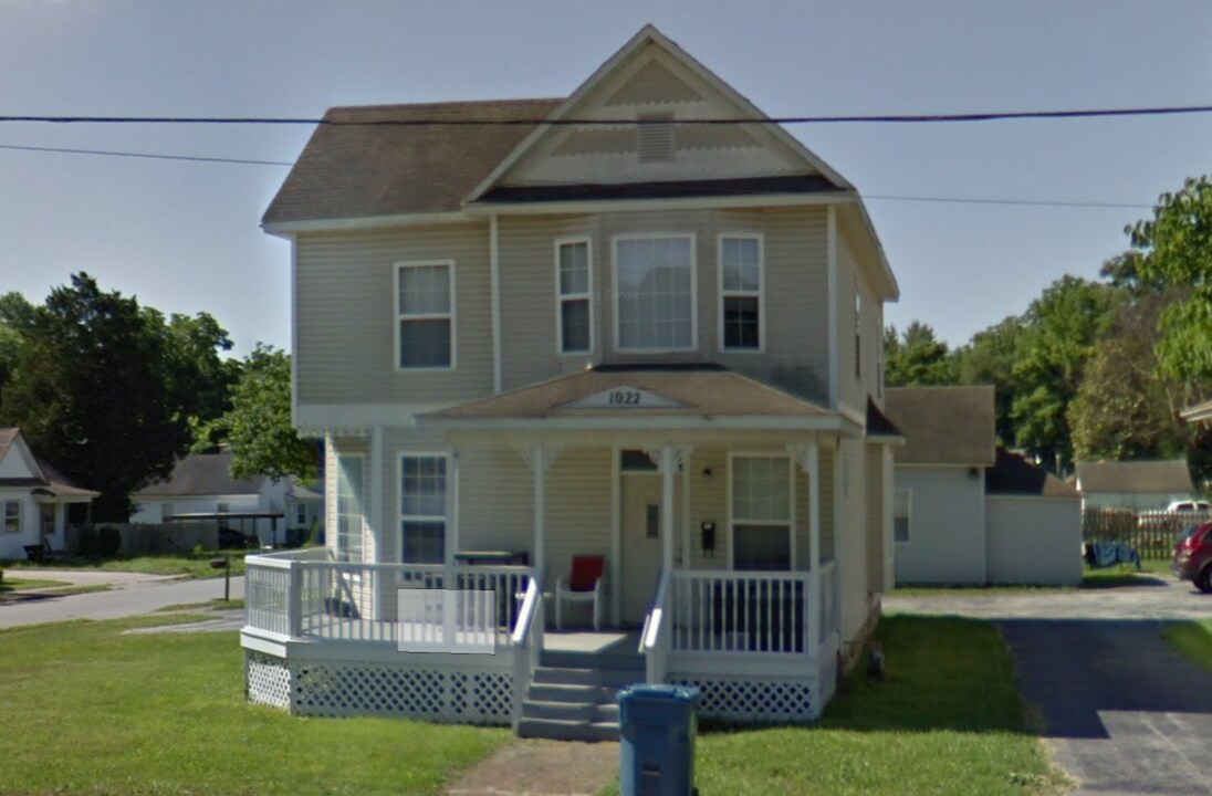 1022 E Division St in Springfield, MO - Building Photo