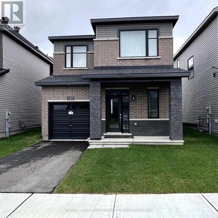 163 Invention Blvd in Ottawa, ON - Building Photo