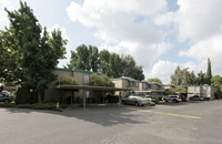 Village at Ninth in Fresno, CA - Foto de edificio - Building Photo