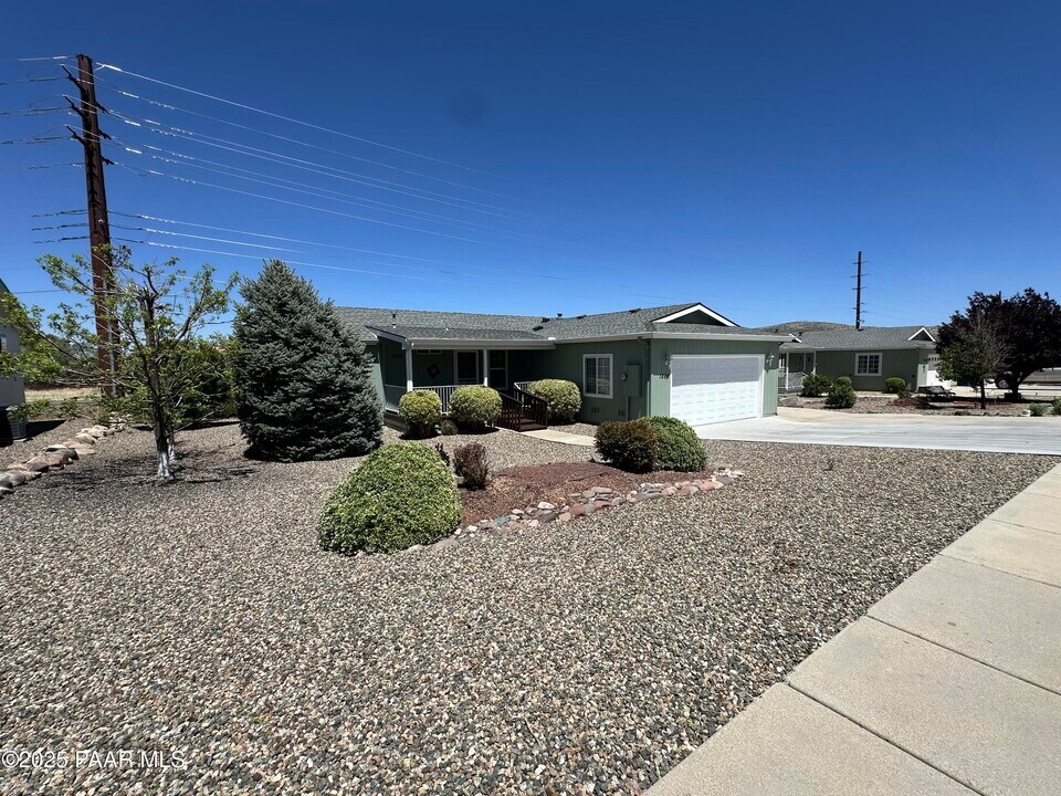 1888 Sarafina Dr in Prescott, AZ - Foto de edificio