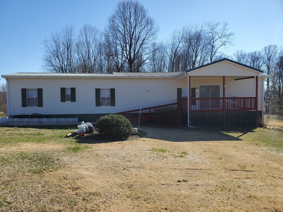 165 Phillips Rd in Jonesborough, TN - Building Photo