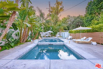 4444 Canoga Ave in Los Angeles, CA - Building Photo - Building Photo