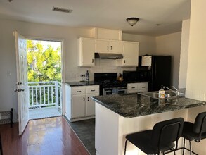 2078 El Sereno Ave in Pasadena, CA - Building Photo - Building Photo