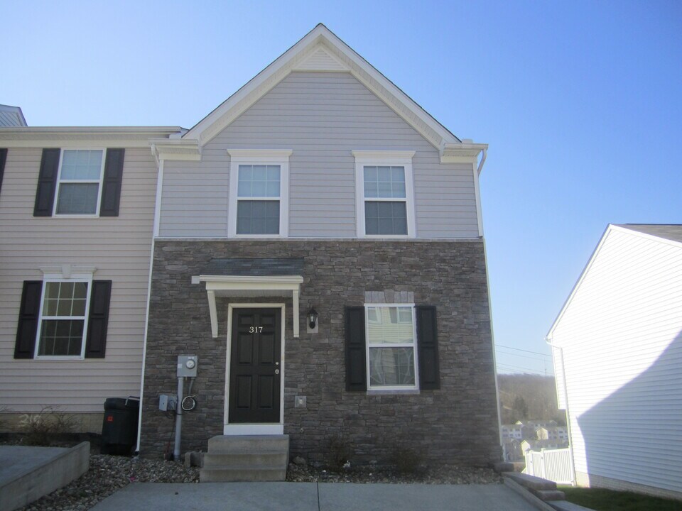 317 Falcon Run in Morgantown, WV - Building Photo