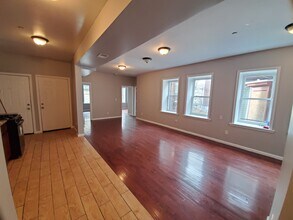 39 N Burnett St, Unit 10 in East Orange, NJ - Foto de edificio - Building Photo