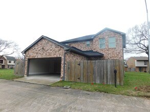 4803 Forest Ct in Baytown, TX - Building Photo - Building Photo
