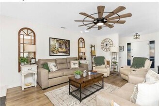 33574 Washington Dr in Yucaipa, CA - Foto de edificio - Building Photo
