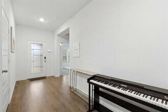 6413 Windsor Ln in Krugerville, TX - Foto de edificio - Building Photo