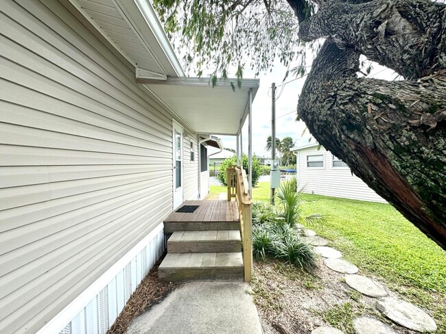 2304 SE 34th Ln in Okeechobee, FL - Building Photo - Building Photo