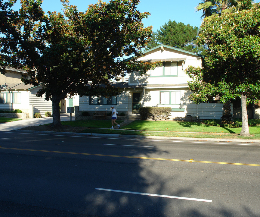 1367 S Wolfe Rd in Sunnyvale, CA - Building Photo