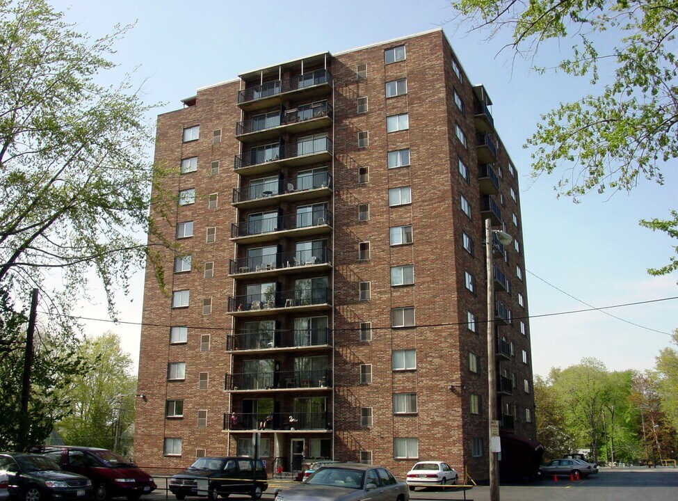 Richard Hilliard House Condominiums in Lakewood, OH - Foto de edificio