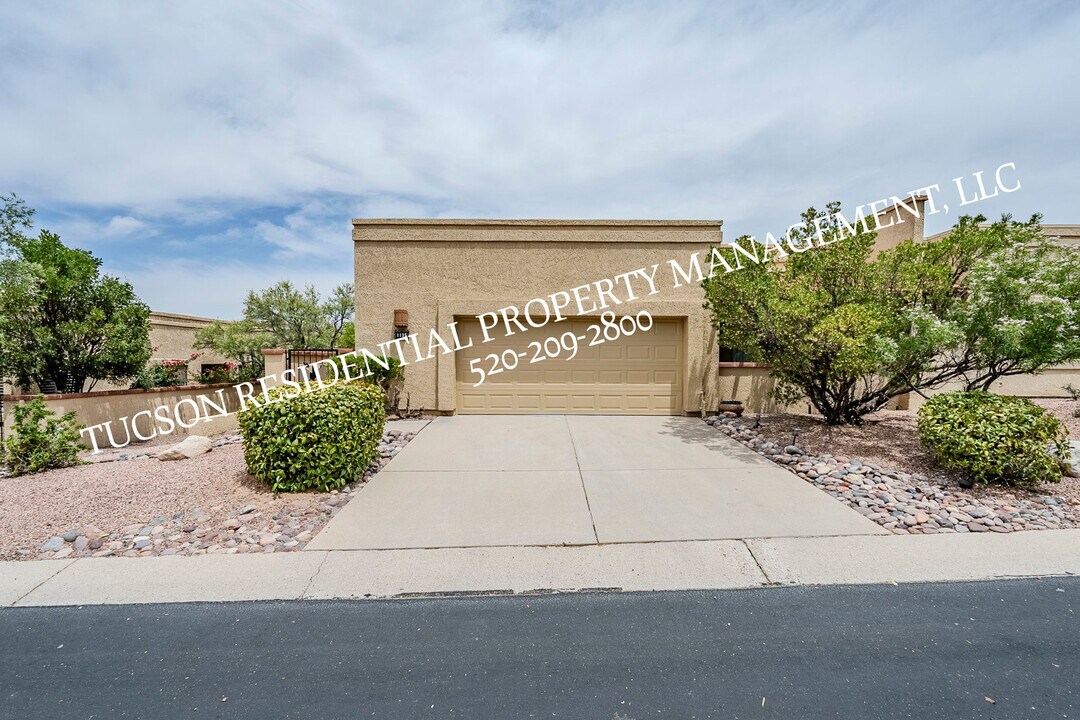 1135 Cam Diestro in Tucson, AZ - Building Photo