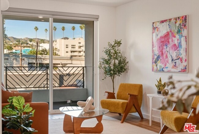 1759 N Gower St in Los Angeles, CA - Foto de edificio - Building Photo