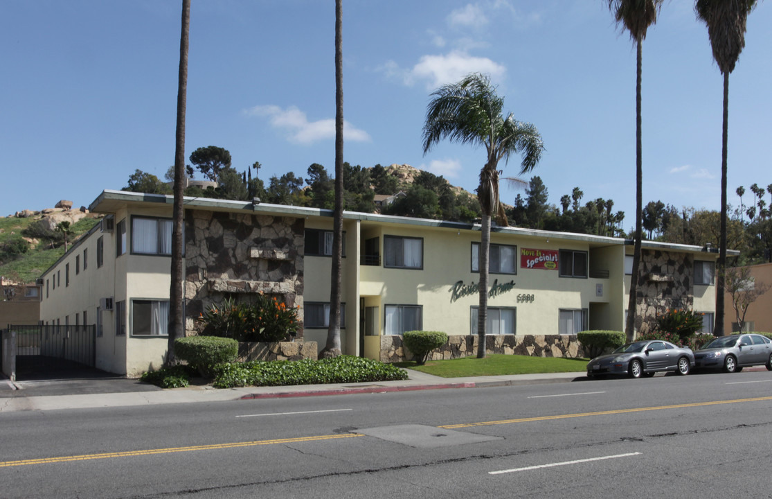 Riveria Arms Apartments in Riverside, CA - Foto de edificio