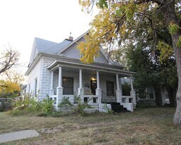 326 S Oakdale Ave in Salina, KS - Building Photo