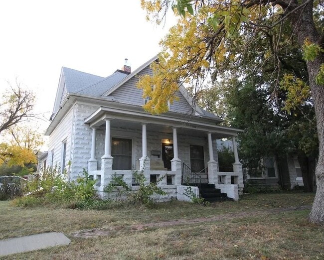property at 326 S Oakdale Ave