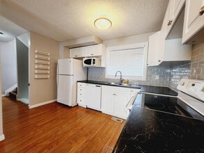 5555-144A 144a Ave NW in Edmonton, AB - Building Photo - Building Photo