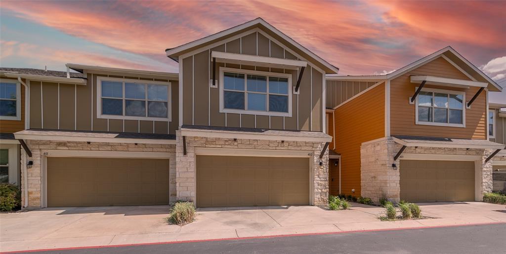516 E Slaughter Ln in Austin, TX - Building Photo