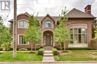 121 Mill St in Richmond Hill, ON - Building Photo